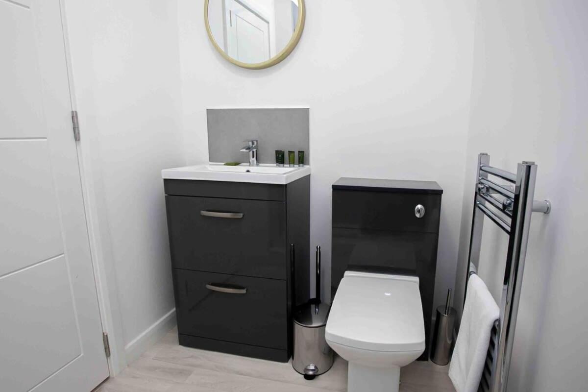 Modern & Stylish 1 Bedroom Apartment In Bolton Exteriör bild