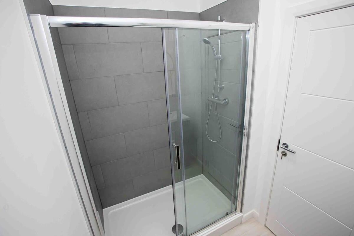 Modern & Stylish 1 Bedroom Apartment In Bolton Exteriör bild