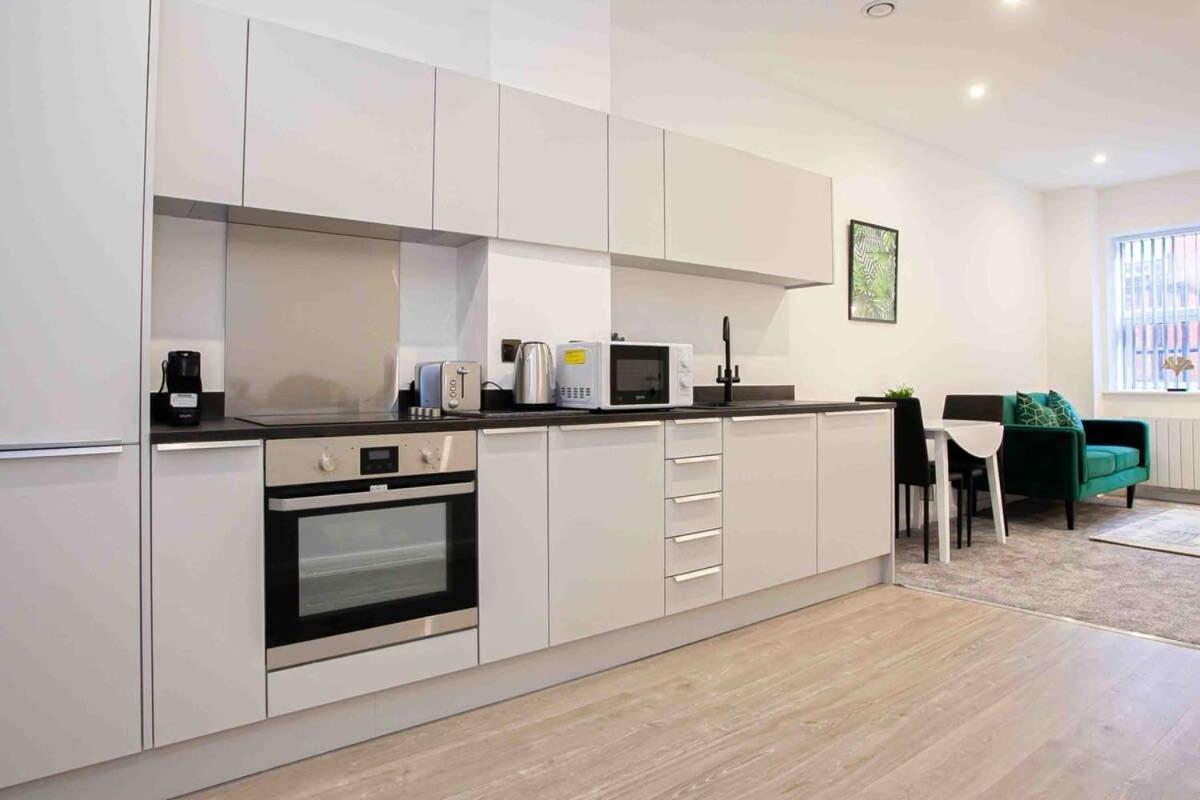 Modern & Stylish 1 Bedroom Apartment In Bolton Exteriör bild