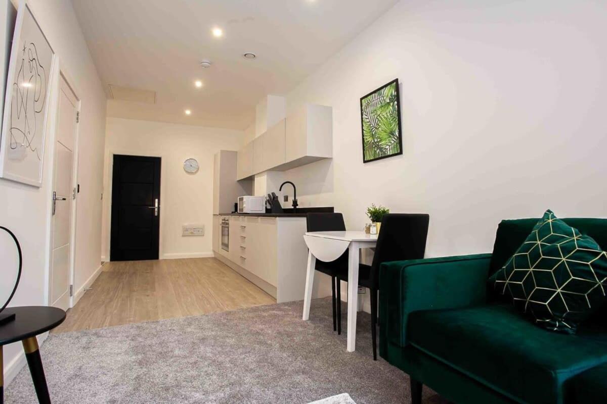Modern & Stylish 1 Bedroom Apartment In Bolton Exteriör bild