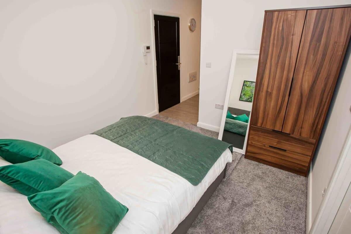 Modern & Stylish 1 Bedroom Apartment In Bolton Exteriör bild